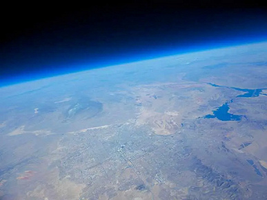 Samsung Galaxy S24 Ultra сфотографировал Землю из стратосферы. Захватывающие снимки из космоса (почти)