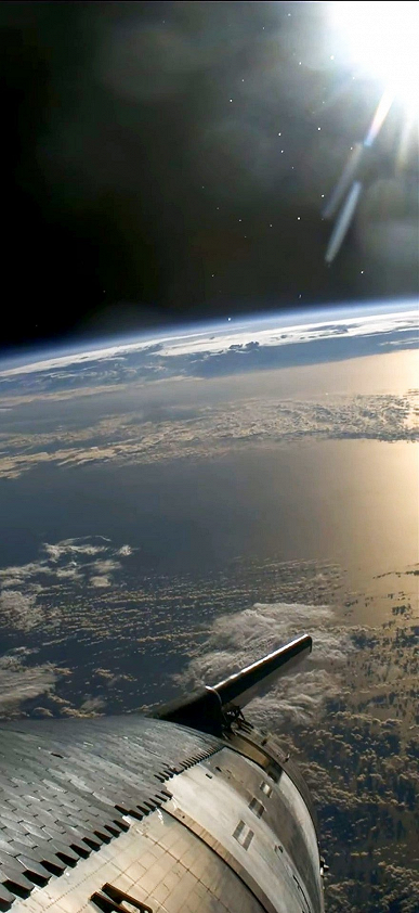 «Не верится, что это реальное фото», — Илон Маск показал снимки, сделанные со Starship из космоса