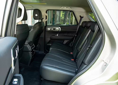 Рама, большой клиренс, 9-ступенчатый &laquo;автомат&raquo;, полный привод &mdash; и наконец-то обычные моторы. Представлен Tank 400 с бензиновым и дизельным двигателями