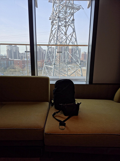 Xiaomi 17 Ultra наглядно сравнили с Samsung Galaxy S25 и iPhone 17 Pro Max в реальной съёмке