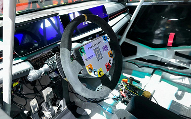 Geely представила спиртовой спорткар Binrui Cool: чистый метанол и 250 л.с.