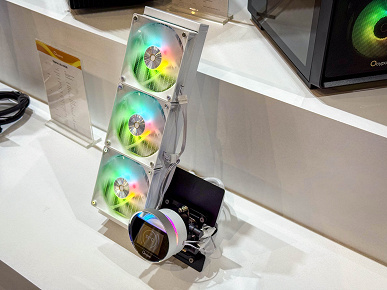 Ocypus продемонстрировала прототип системы водяного охлаждения Sigma Ultra с вентилятором, экраном и расширяющимся «соплом»