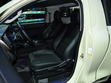 Рама, честный полный привод, мотор V6, 354 л.с. и 9-ступенчатый «автомат» — 230 тыс. юаней (2,6 млн рублей). Great Wall Poer V6 2025 доступен для предзаказа