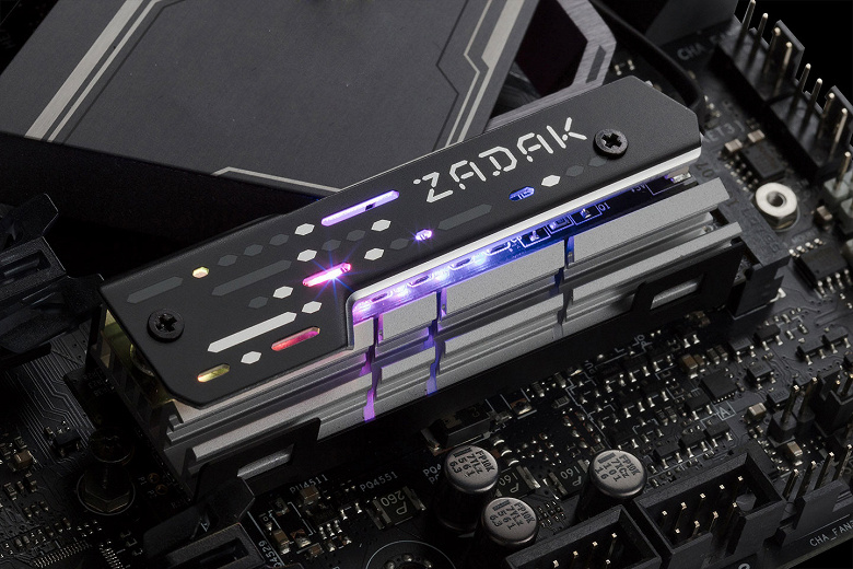 Радиатор Zadak 511 MOAB M.2 RGB предназначен для SSD