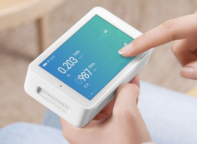 Устройство Xiaomi Mi Home Air Detector точно определит качество окружающего воздуха и не только
