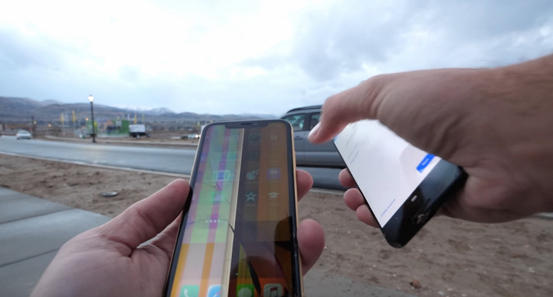 Сравнительный дроп-тест блогера JerryRigEverything показал, что у смартфона Google Pixel 3 дисплей более прочный, нежели у iPhone XR