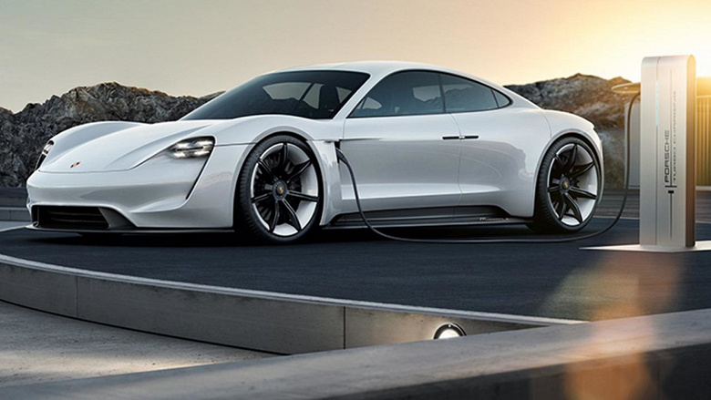 Владельцы электромобилей Porsche Taycan смогут три года бесплатно пользоваться зарядными станциями