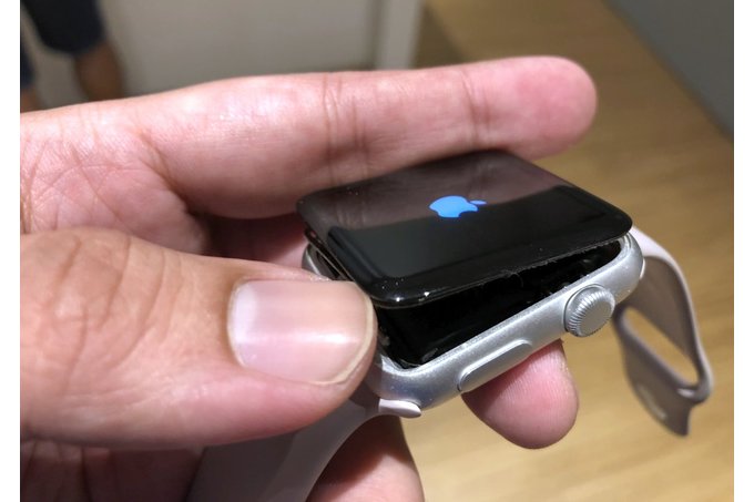 Вздувшиеся аккумуляторы Apple Watch Series 2 заменят бесплатно