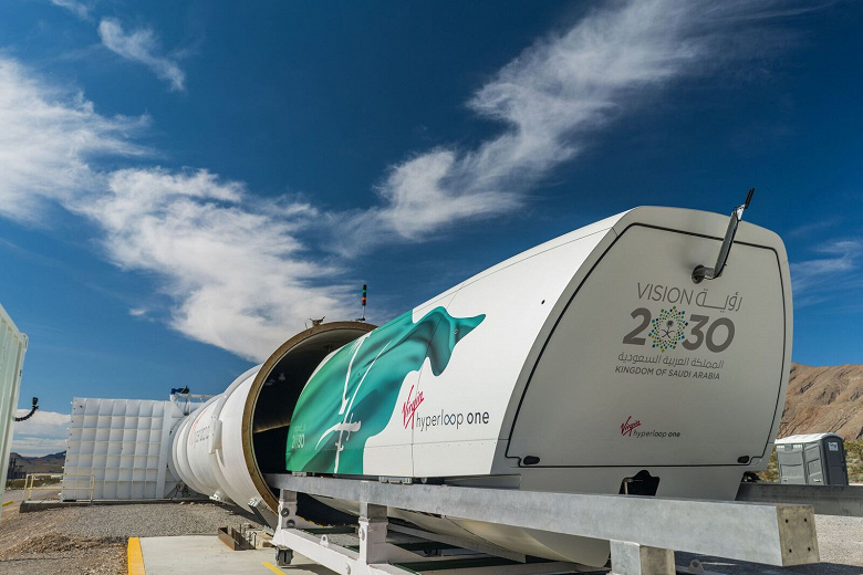 Virgin Hyperloop One показала капсулу Hyperloop Pod, а также, возможно, указала примерную дату запуска первой полноценной линии