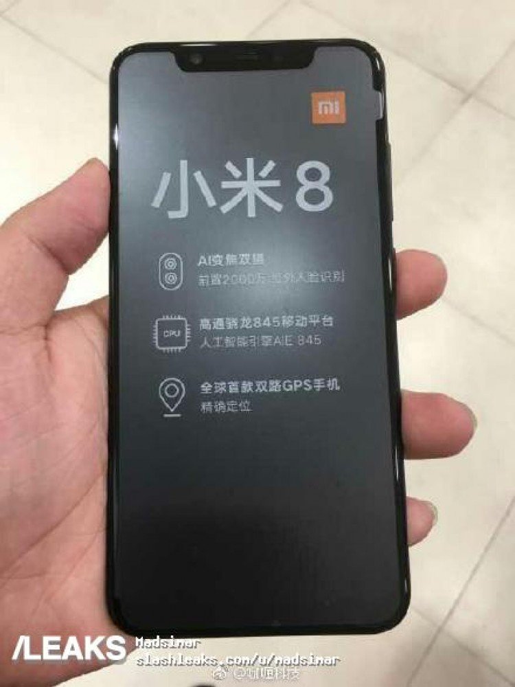 Появилось «живое» фото Xiaomi Mi 8