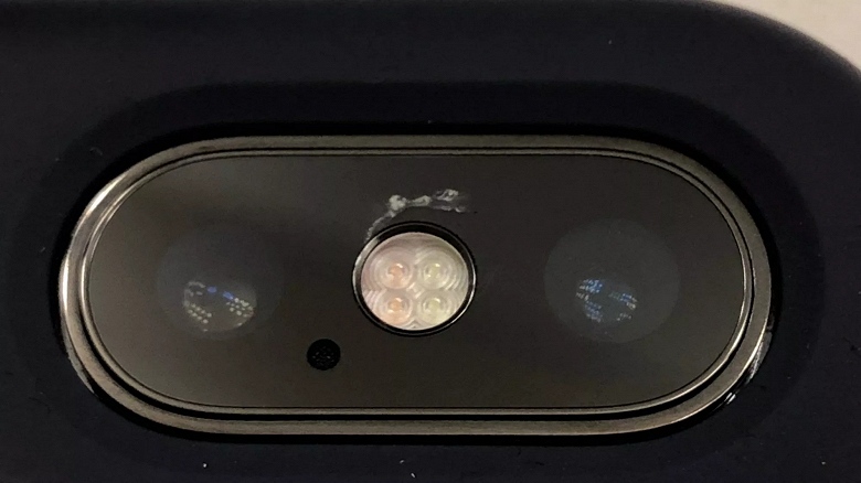 Все больше владельцев iPhone X сообщают о треснувшей камере смартфона