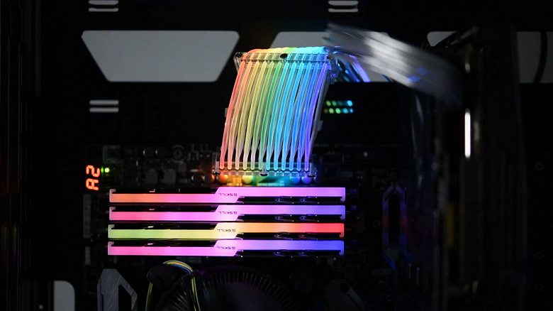 Lian Li Strimer — первый в мире кабель питания, украшенный полноцветной подсветкой
