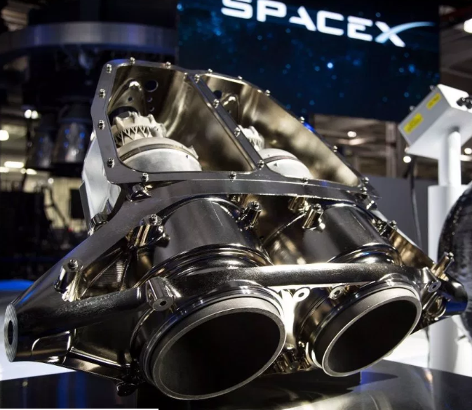Под ракетными технологиями для Tesla Roadster Илон Маск подразумевал систему с баками высокого давления