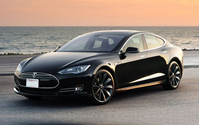 Батарея Tesla Model S загоралась трижды после ДТП со смертельным исходом