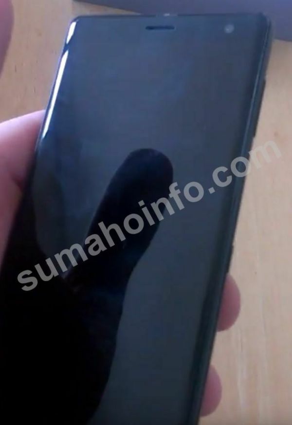 В Сеть слили первые фотографии смартфона Sony Xperia XZ3 