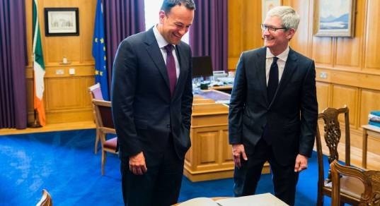 Тим Кук утверждает, что в Ирландию Apple подалась вовсе не из-за налогов