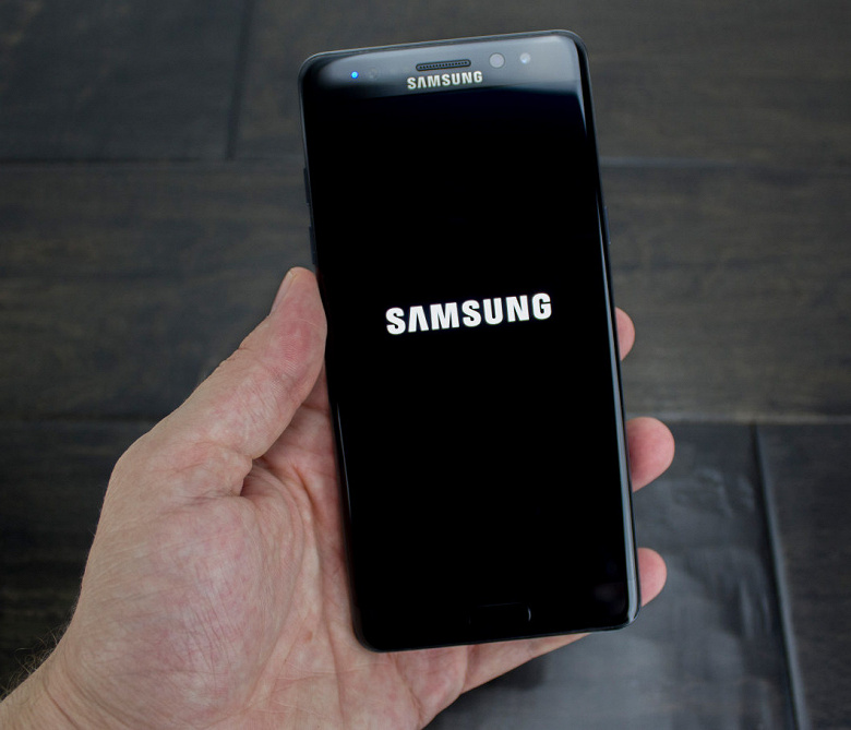 В линейку смартфонов Samsung Galaxy S10 может войти модель с пятидюймовым экраном