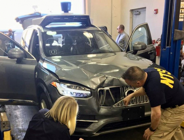 Водитель самоуправляемого автомобиля Uber перед ДТП со смертельным исходом смотрел телешоу