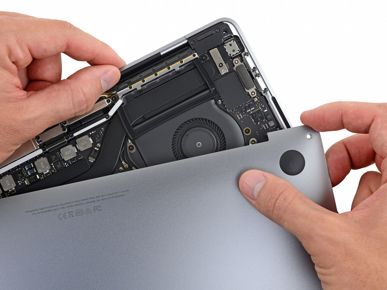 Apple MacBook Pro 13 по версии iFixit: намного увеличившийся аккумулятор и почти полная неремонтопригодность