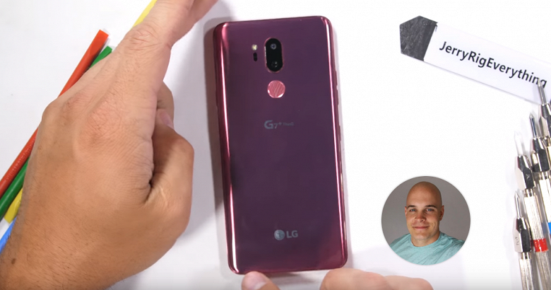 Смартфон LG G7 без потерь прошёл испытания блогера JerryRigEverything