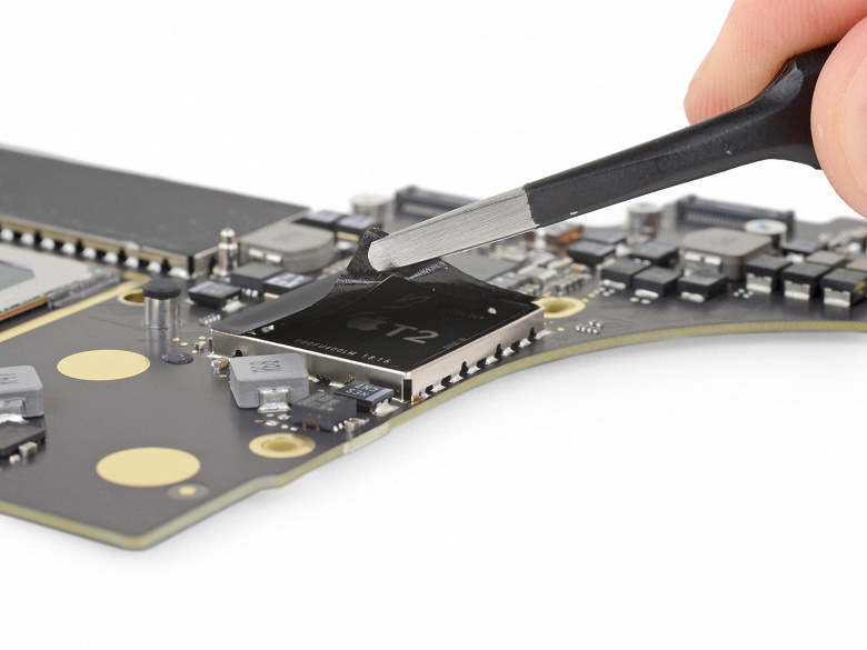 Apple MacBook Pro 13 по версии iFixit: намного увеличившийся аккумулятор и почти полная неремонтопригодность