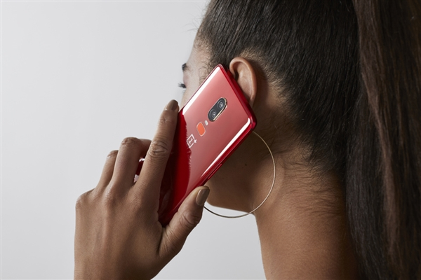 Смартфон OnePlus 6 Amber Red получил 8 ГБ ОЗУ и 128 ГБ флэш-памяти при цене $540