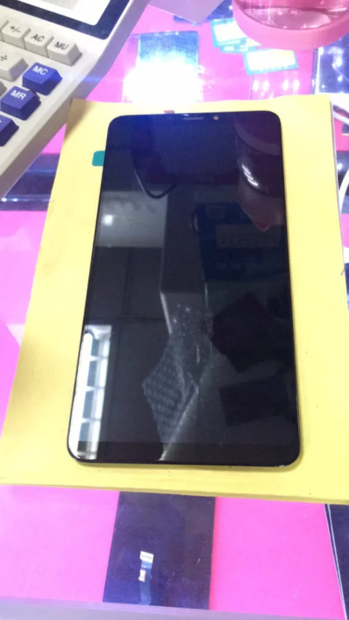 Глава Xiaomi показал фотографию упаковки смартфона Xiaomi Mi Max 3