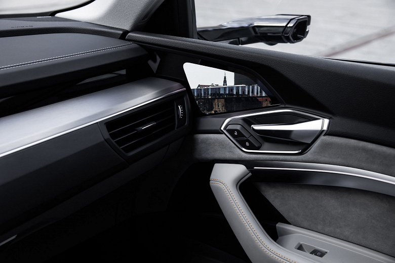 Концепт-кар Audi e-tron оборудован виртуальными зеркалами