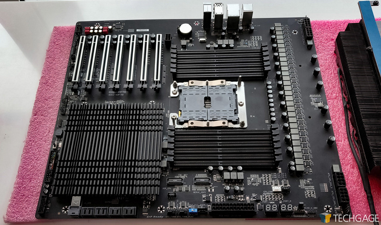 28-ядерный процессор Intel будет использовать разъём LGA 3647 и платформу X599