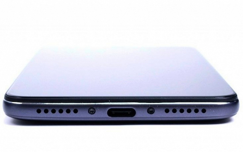 Смартфон Xiaomi Pocophone F1 с топовой SoC Snapdragon 845 получит пластиковую заднюю крышку