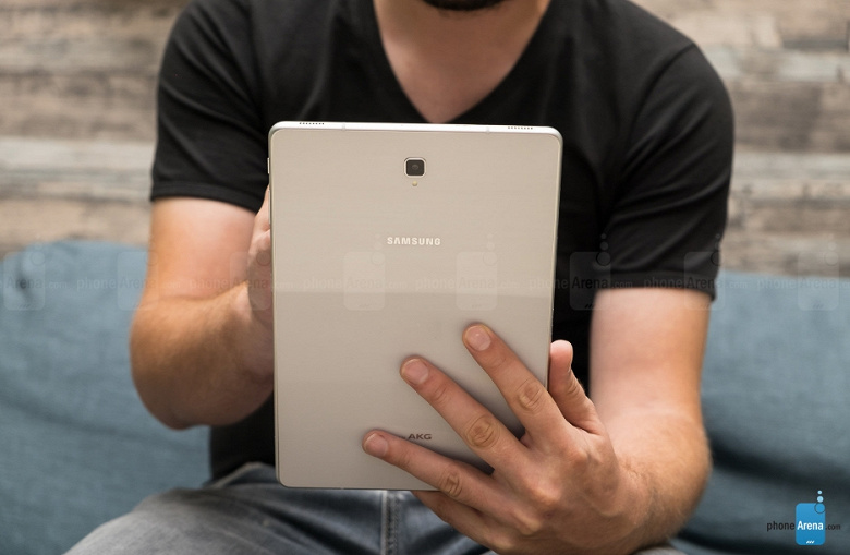 Представлен флагманский планшет Samsung Galaxy Tab S4, который стоит, как iPad Pro