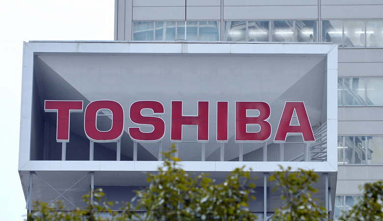 Компания Toshiba отчиталась за минувший квартал — прибыль сменилась убытком