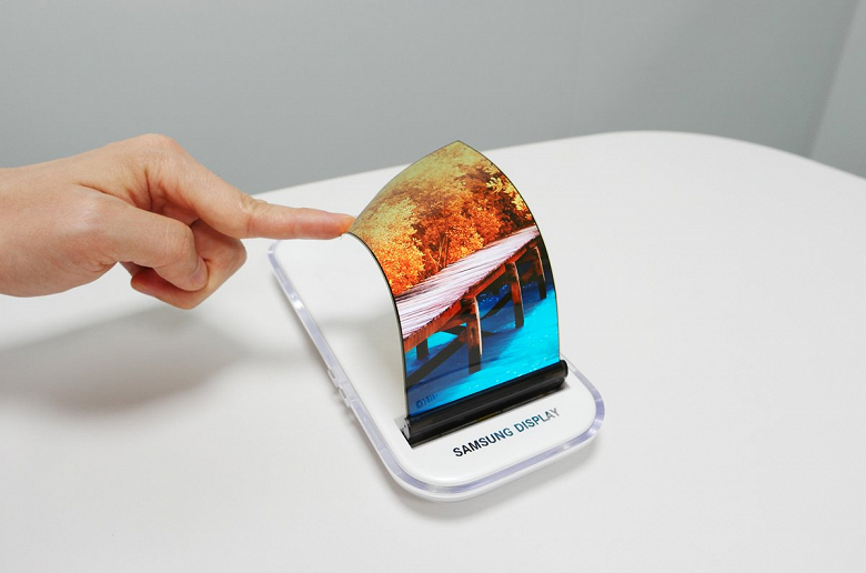 Samsung уже отправила гибкие экраны для смартфонов компаниям Xiaomi и Oppo