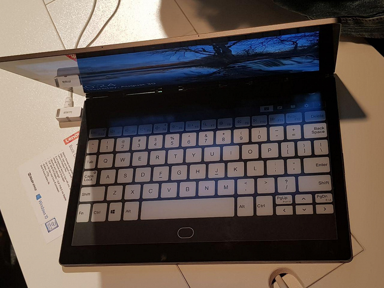 Lenovo Yoga Book C930 — ноутбук со вторым экраном E Ink, который сам открывает крышку после того, как по ней постучали