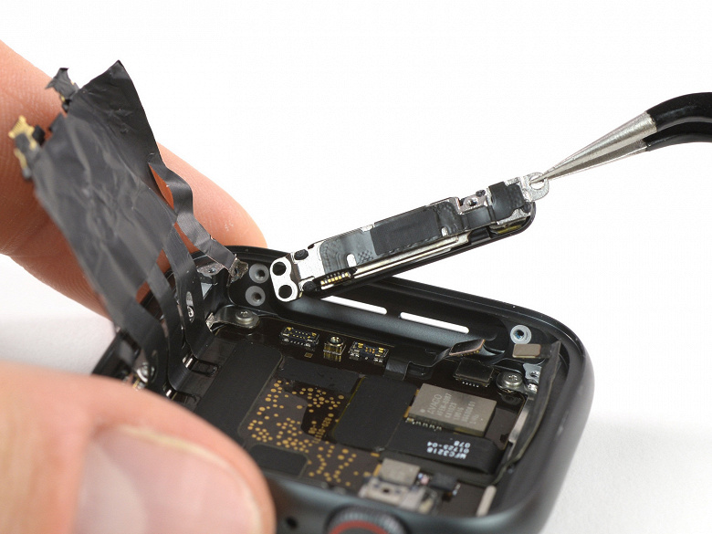 Специалисты iFixit оценили ремонтопригодность умных часов Apple Watch 4 в шесть баллов