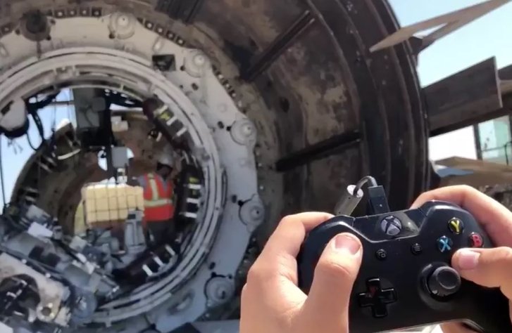 The Boring Company управляет гигантскими машинами при помощи контроллера для Xbox