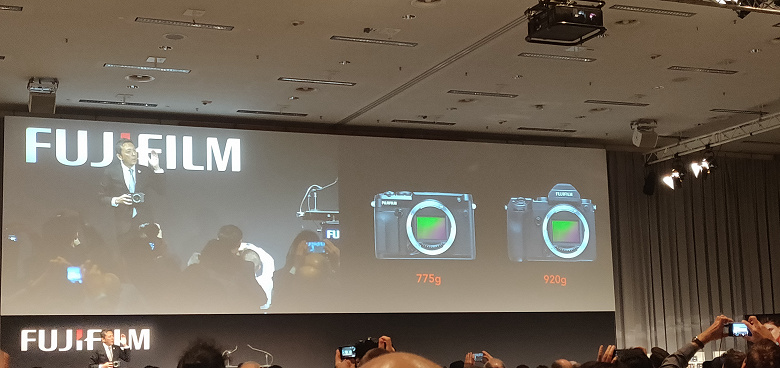 Представлена «дальномерная» среднеформатная камера Fujifilm GFX 50R