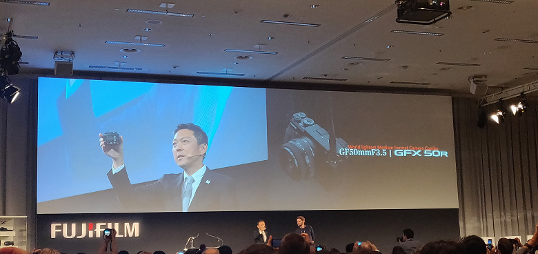 Представлена «дальномерная» среднеформатная камера Fujifilm GFX 50R