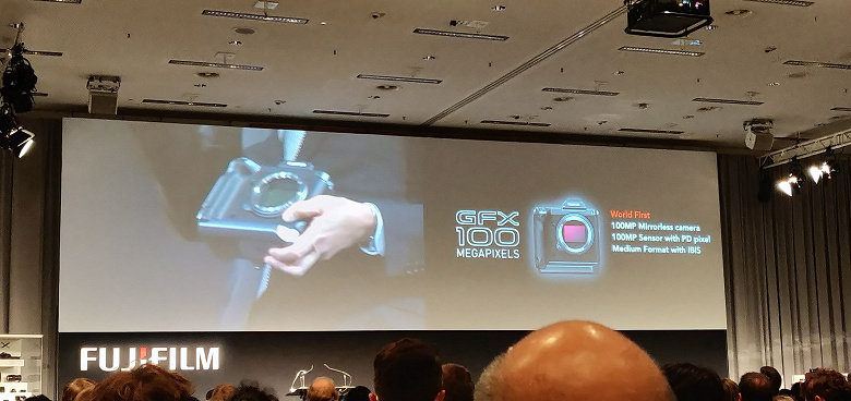 Fujifilm показала среднеформатную беззеркальную камеру с разрешением 100 Мп