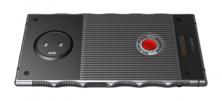Оформившие предзаказ на титановую версию Red Hydrogen One получат еще один смартфон в подарок