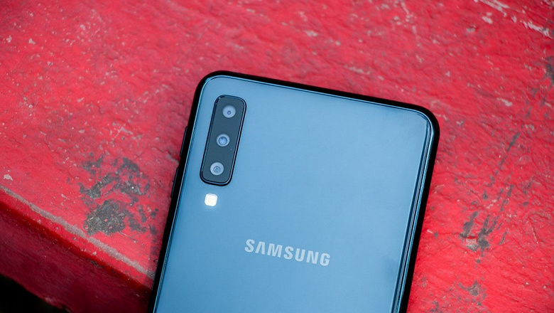 Samsung готовит ещё один смартфон с тройной основной камерой
