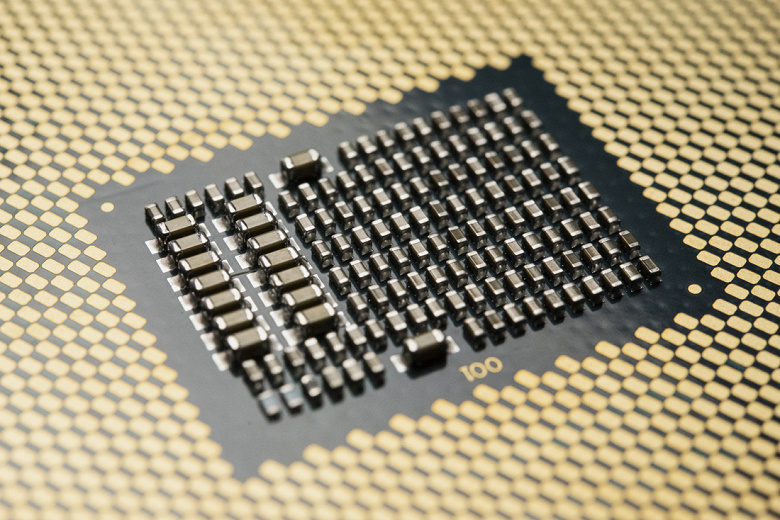 У 28-ядерного CPU Intel Xeon W-3175X под крышкой не припой