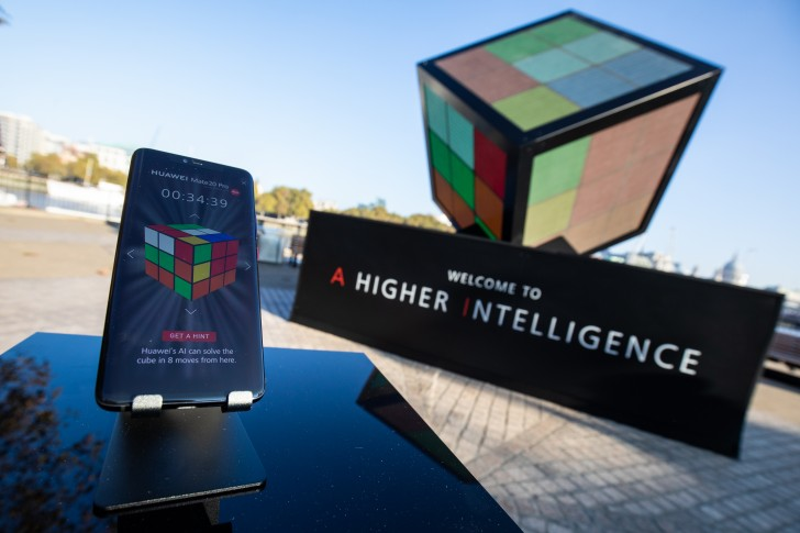 Huawei построила гигантский кубик Рубика, чтобы отпраздновать начало продаж смартфонов Mate 20 и Mate 20 Pro 
