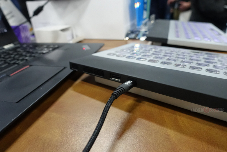 В клавиши клавиатуры Nemeio Keyboard встроены дисплеи E-ink