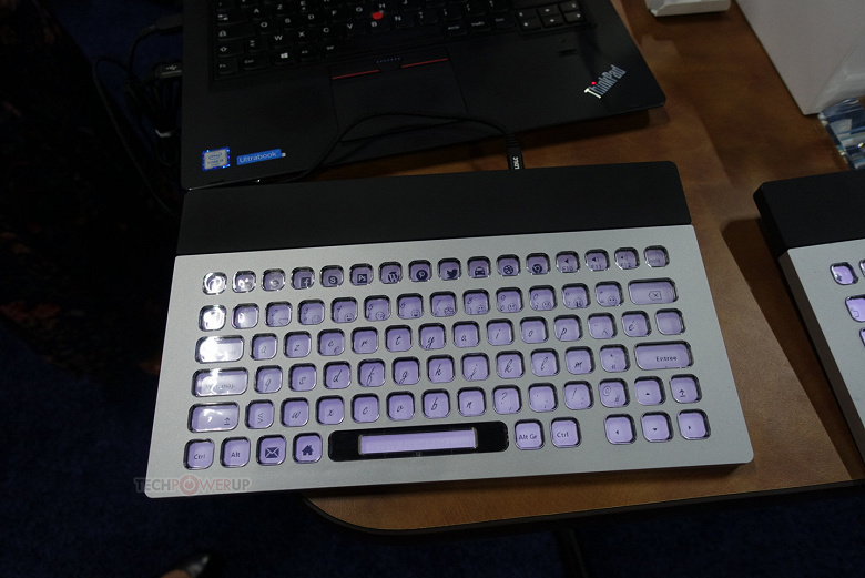 В клавиши клавиатуры Nemeio Keyboard встроены дисплеи E-ink