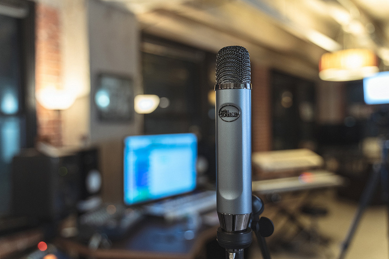 Микрофон Blue Ember с интерфейсом XLR предназначен для профессиональной записи и вещания