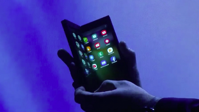 Samsung уже показала на CES 2019 свой складной смартфон