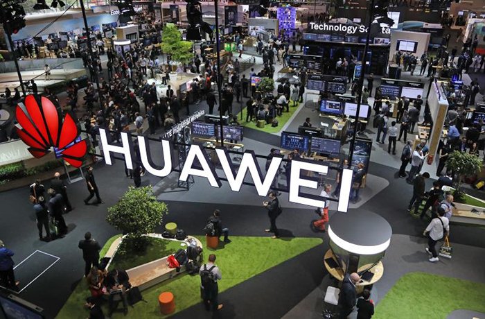 На фоне усиливающегося давления компания Huawei объявила о намерении инвестировать 100 млрд долларов в развитие сетевых технологий