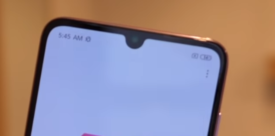 По просьбам трудящихся. Первое обновление флагманского смартфона Xiaomi Mi 9 изменило форму выреза