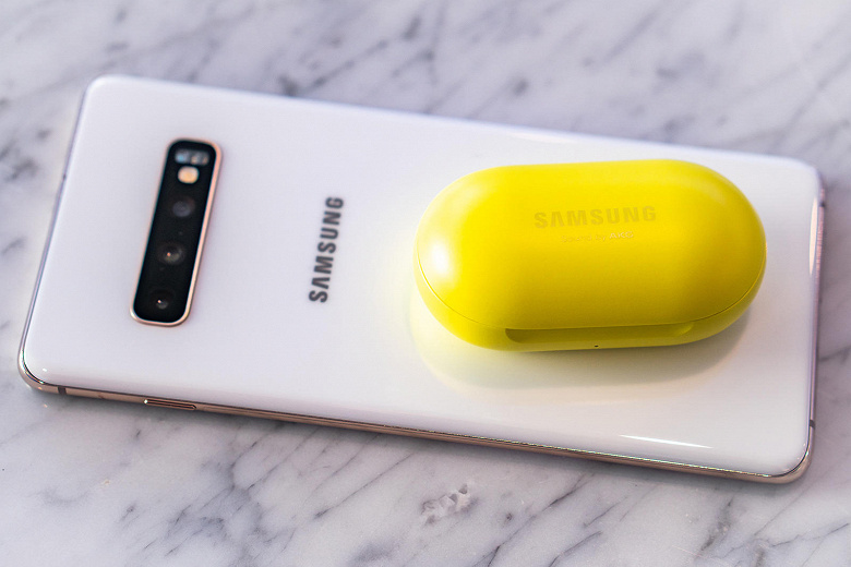 Смартфоны Samsung Galaxy S10 не будут заряжать другие устройства посредством Wireless PowerShare при низком заряде аккумулятора
